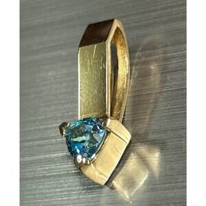 Vintage 14k yellow gold pendant with trillion-cut blue topaz gemstone 2.54g